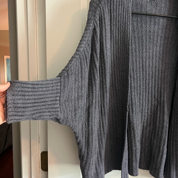 Barefoot Dreams CozyChic Lite Shrug - Picture 3 of 4